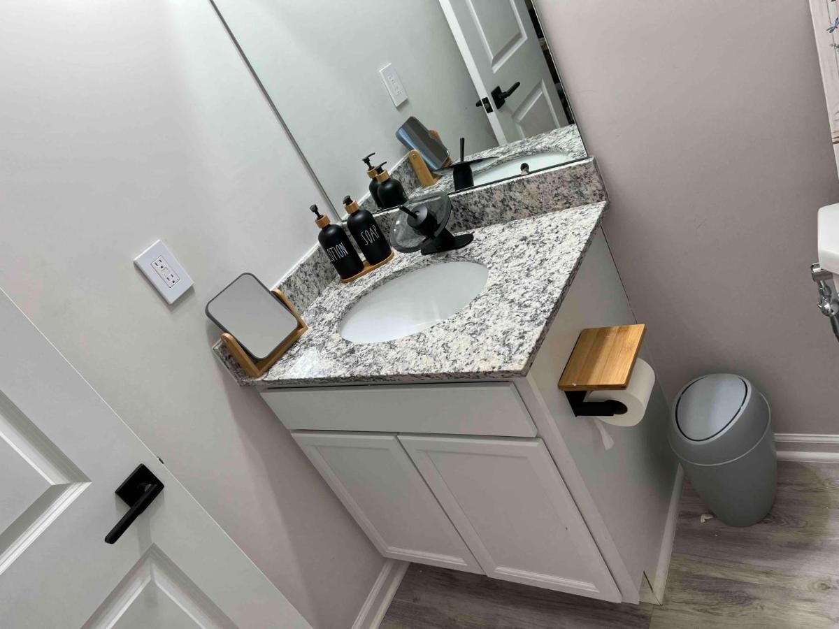 Hometel Premium Guest Suite W/ Private Entrance Ипсиланти Екстериор снимка